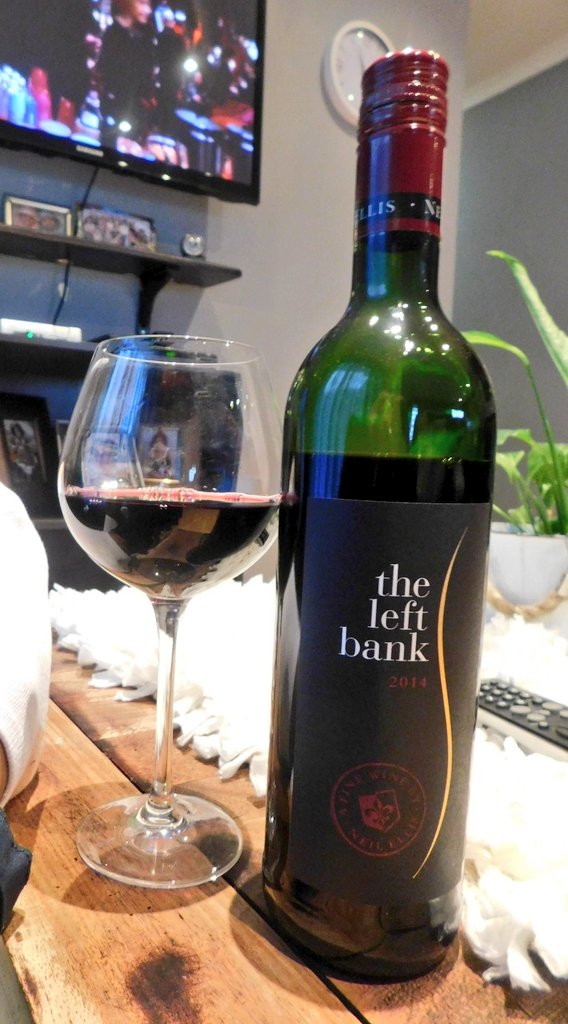 Throughmywinegl's tweet photo. Its perfect weather in Cape Town to crack open this bottle of 2014 #TheLeftBank blend
Cabernet sauvignon 54%,Shiraz 39% & Merlot 7% from @NeilEllisWine Red fruit 🍓🍒and smoky nose👃 with berry fruit forward flavours and excellent balanced finish 🍷💻 @Cybercellar #wineonline https://t.co/XFbm15FdEi