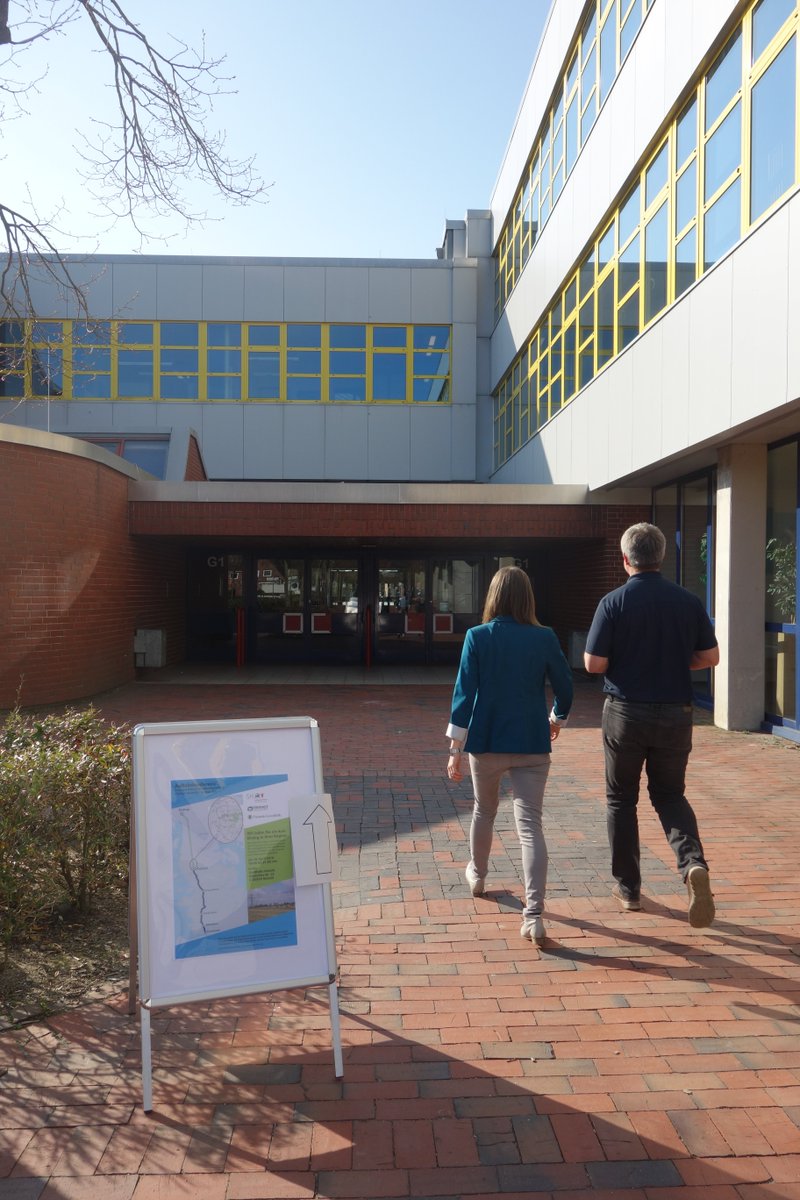 Umwelthilfe's tweet photo. Dialog zur #Westküstenleitung startet jetzt gleich in der Stadthalle #Niebüll. Wir moderieren erneut den beispiellosen Dialog zum #Stromnetzausbau. #MELUND @land_SH und @TenneT_DE stehen Rede und Antwort zur geplanten Stromleitung. So geht #Bürgerbeteiligung. https://t.co/WLmDcWRKab
