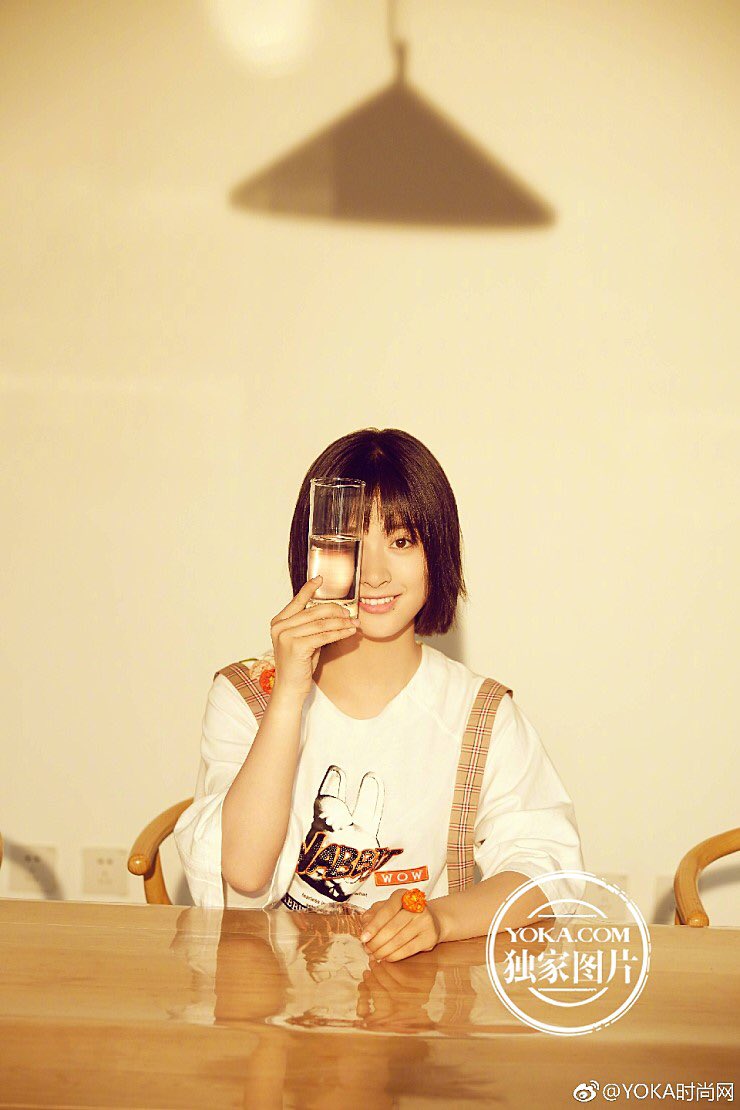 치아문단순적소미호.신 유성화원 심월 화보 사진. 과연 심월은 카더라 대로 칠월과 안생 드라마판 안생 역을 맡을 것인가 궁금!!পোস্ট অনু...