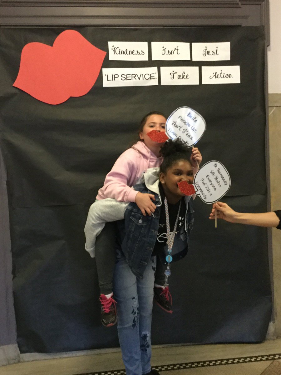 NutleySchoolsNJ's tweet photo. #KindnessMatters at last night's ASPIRE event, a partnership between the Township of Nutley and our schools' counseling department. #FindingKind https://t.co/52HRSbGz2Y