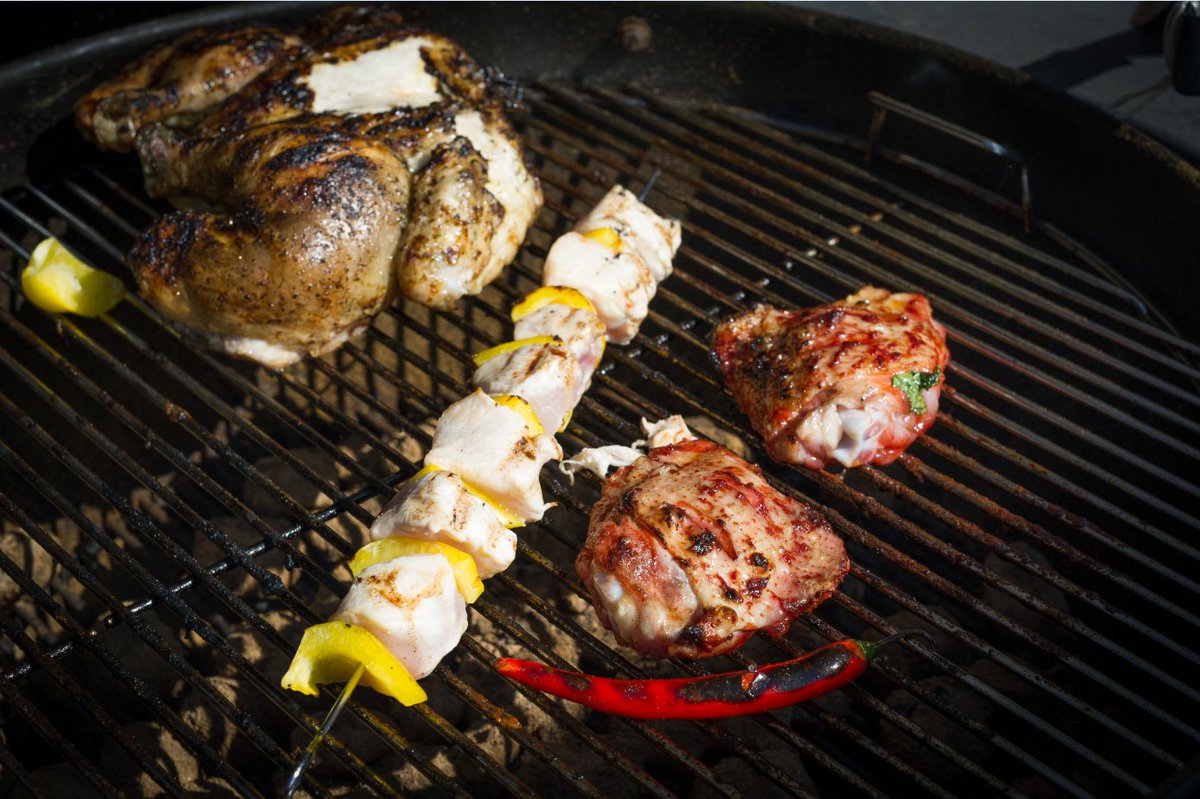 EdwardsofConwy's tweet photo. Mae'n amser tanio'r #Barbeciw!
Get that fire lit .... and put some of our award winning produce on it!
Choose from award #steaks, #burgers, #sausages, kebabs, flavored chicken
Plenty to choose from
#BBQ #Family https://t.co/r5UiYpTaf7