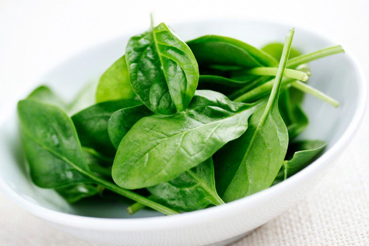 DryEyeClinic's tweet photo. Do you want to look younger? Start with your eyes; do you find you have under eye bags or dark circles or both? Try incorporating food rich in Iron such as Dark Chocolate, Kidney Beans, Spinach, Fish, Dried fruit &amp; nuts. For a full listing check out 
https://t.co/vgbP0jiUtN https://t.co/Slx4XrjEYq