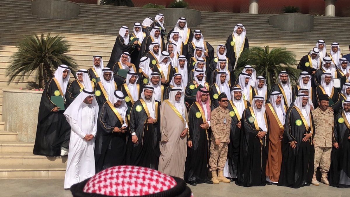 naebulharam's tweet image. ماشاء الله و الحمدلله اليوم اتخرجوا الحبايب ألف مبروووك #batch3 😍❤️🎉🎉 واللي كانو قدوتنا و وقفو معانا في كل شي و في كل خطوة،،، و الله يوفقكم في حياتكم القادمة 🙏🏻❤️