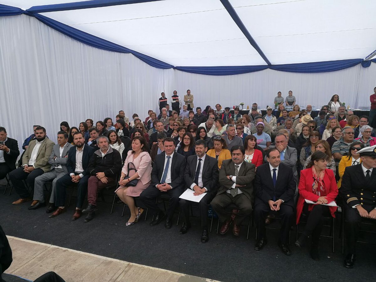 RegCivil_Chile's tweet photo. Con la presencia de autoridades regionales y nacionales se firma hoy el convenio entre el @RegCivil_Chile #Valparaíso y la Municipalidad de #ElTabo que posibilita la instalación de una oficina en Av. Cruces Norte N° 401👏👏👏 https://t.co/PjW02iQx8A