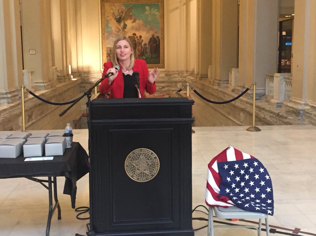 ODMHSASINFO's tweet photo. My Mind Matters at the State Capitol with @OkCoa  and @TerriWhiteOK!  Between 700,000-900,000 Oklahoman’s are living with mental illness and/or substance dependence.  Only 1 in 3 are getting the services needed to be well.  Treatment saves lives, families and tax dollars! https://t.co/f05DSk3HKR