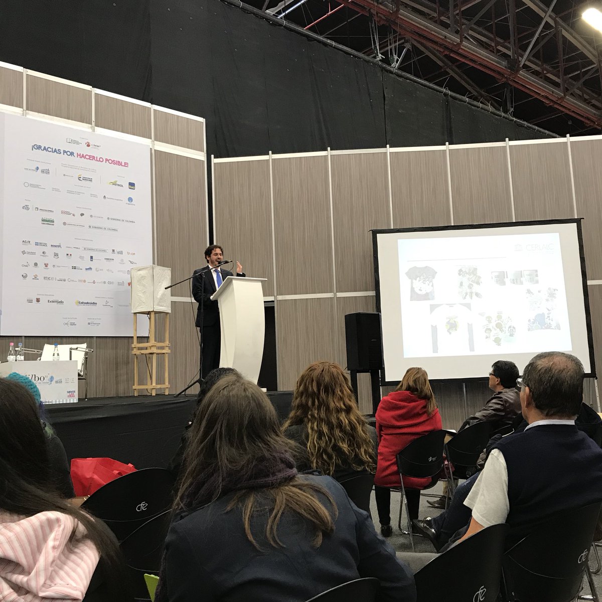 SuenaSas's tweet photo. Continúa el SEMINARIO INTERNACIONAL DE DERECHO DE AUTOR con la conferencia de #HenryForero con su conferencia de obras de dominio público, obras libres y obras huérfanas #FilBo2018 #SienteLasIdeas @FILBogota @Derechodeautor https://t.co/yqncCAQw3C