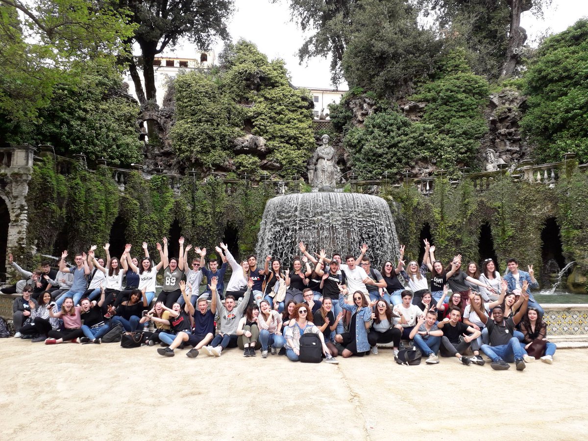 SylVara1's tweet photo. #RomaJC18 La bonne humeur est toujours intacte durant la visite de la villa d'Este et de ses multiples fontaines. https://t.co/Il8coAM3ue
