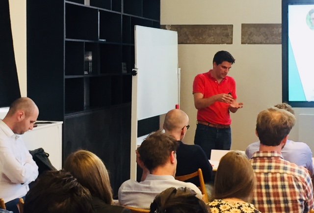 ClimateKIC_NL's tweet image. And then the last #pitch of today is from startup @JuuNooWall with an interior wall-system that enables office-owners to adapt and compartmentalize their space. #Bootcamp #CKAccelerator