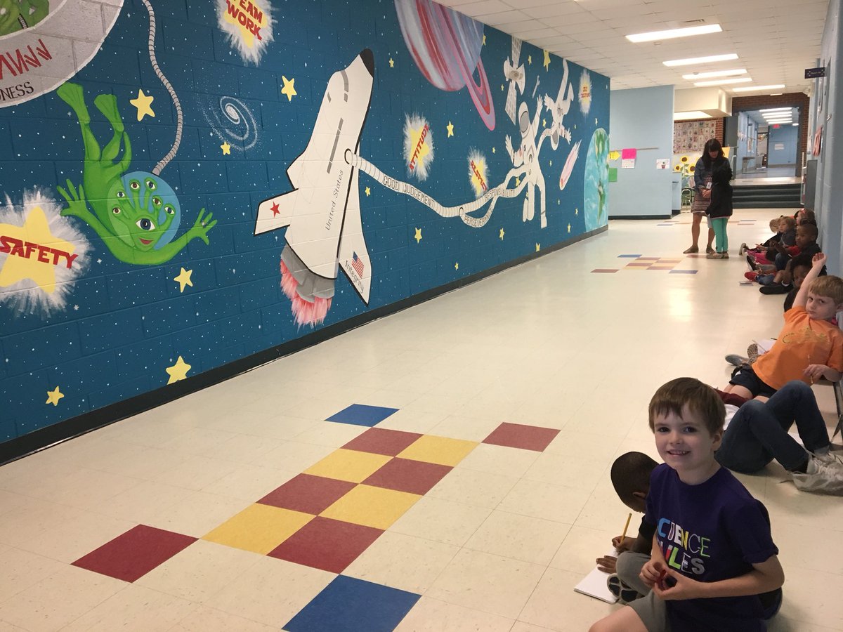 ATanceusz's tweet photo. Today we used the mural in the hallway to create addition and subtraction word problems! @HunterPrincipal https://t.co/vPgvChYZwf