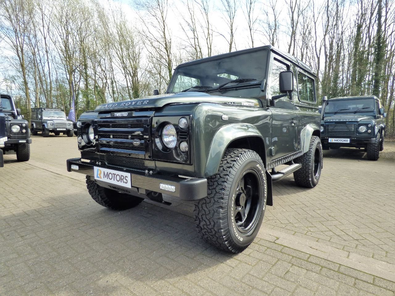 Land rover p10