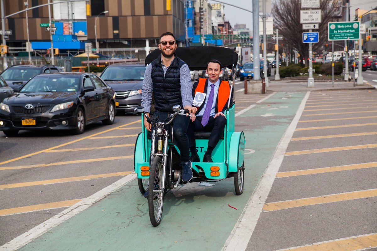 I can't get enough of <a href="/KeithPowersNYC/">Keith Powers</a> and <a href="/Jeff_Thomashow/">Jeff Thomashow</a> sharing a beautiful #bikeNYC pedicab moment on Delancey Street.

This is a #BikeTrain dream come true. We need stepping stone victories, now until the 2019 #LTrainShutdown <a href="/TransAlt/">Transportation Alternatives</a> <a href="/hoponhost/">HOST</a>
