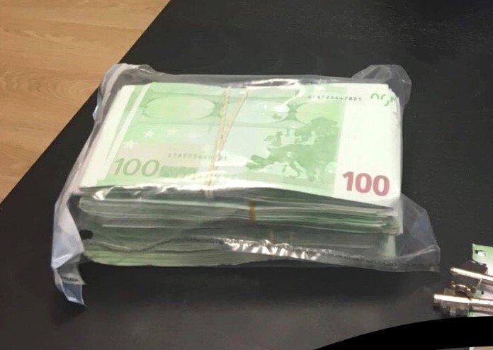 Europol's tweet photo. 19 arrests in one of the largest covert police operations tackling organised #crime in Lithuania 🇱🇹. Great cooperation between Lithuanian Authorities & Europol! 💪https://t.co/YxziGfGWeg https://t.co/9pJETNuiO8