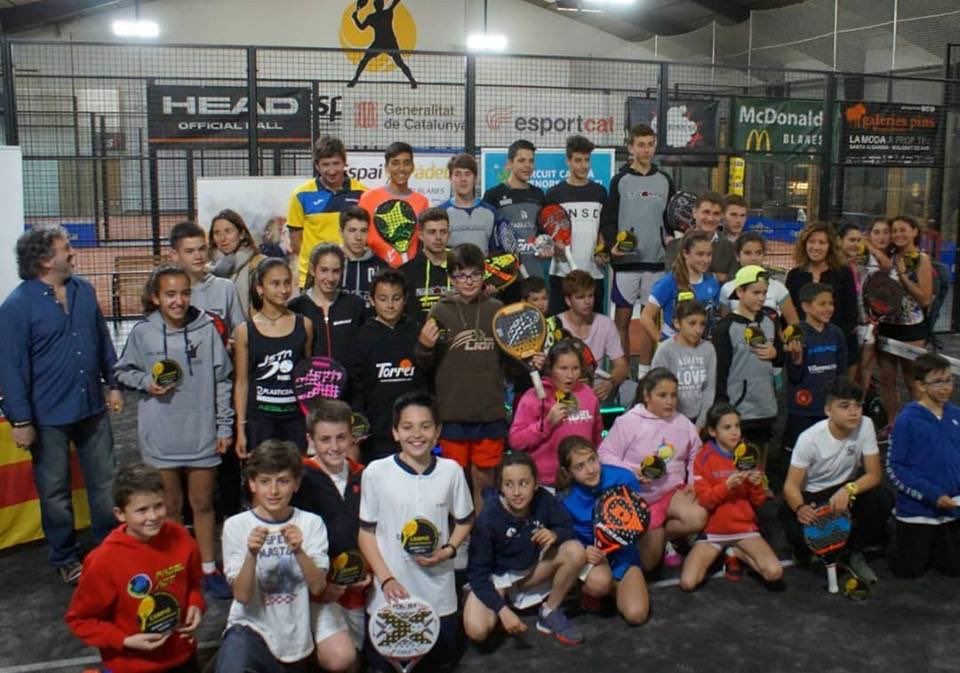 FCatalanaPadel's tweet photo. El I #SGranSlamFCP del 2018 de #MenorsFCP ha finalitzat aquest cap de setmana a l’ @espaipadel 
➡️ https://t.co/Sg0ytN2POC
#Pàdel #Català #enganxatalpadel https://t.co/W11OD5UfSP