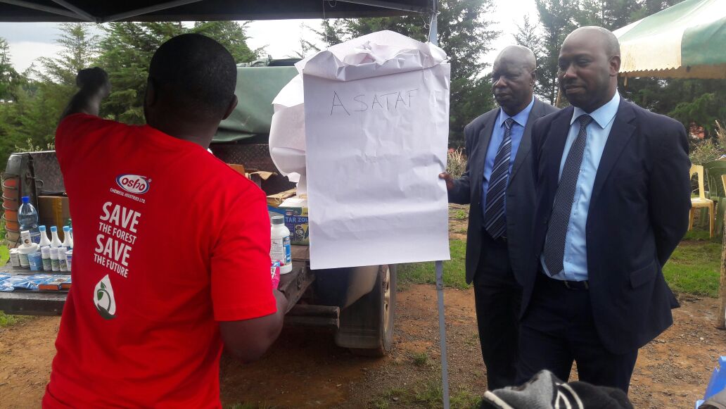 Attended dairy farmers' field day in Olenguruone. The County Government of Nakuru will continue to support dairy farmers by installing milk cooling plants in areas of milk produce. I was accompanied by Agriculture Chief Officer Enos Amuyunzu.