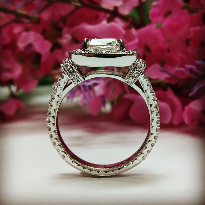 MDCDiamonds's tweet photo. Cushion Cut Diamond Halo Engagement Ring Double Split Pave Band 

https://t.co/BqRKNMAkni

#diamondsnewyork #halo #cushiondiamond #splitband #milligrain #doublehalo #engagementring #anniversaryring #shesaidyes #allyouneedislove #uprong #mdcdiamondsnewyork #vintageinspired https://t.co/ilC44BD8b8