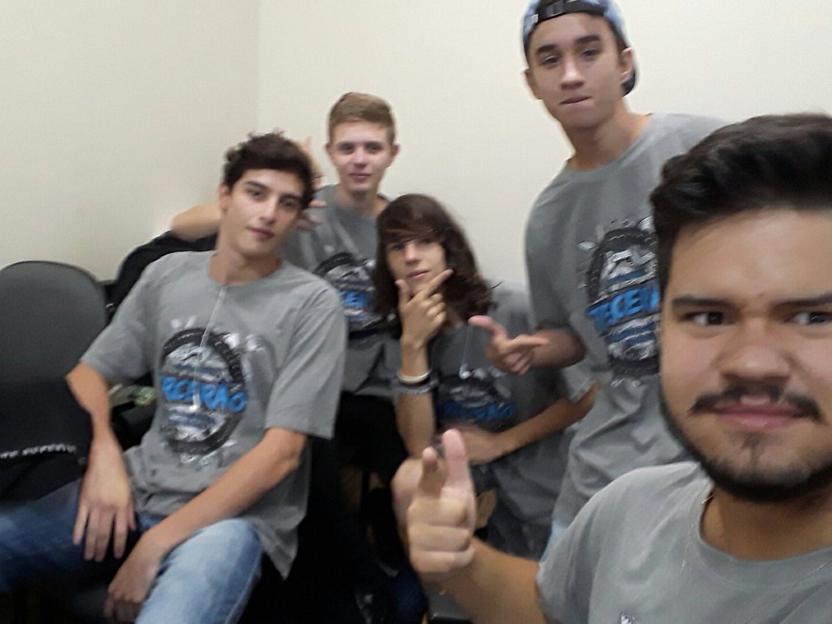 juniorjeferson3's tweet photo. @nicollas2231 @JoaoWidemann Quando virar galo ce fala, fica quieto ganize #aquiéterceirão https://t.co/x3yGILekYr