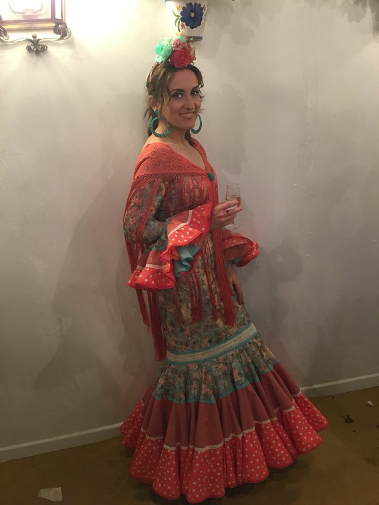 Esti_Pineda's tweet photo. Y por fin estrené mi traje de flamenca de @LolaAzahares 💃 #seacabólacuentaatrás #olé @feriadeabril18 https://t.co/ID9CdvHETv