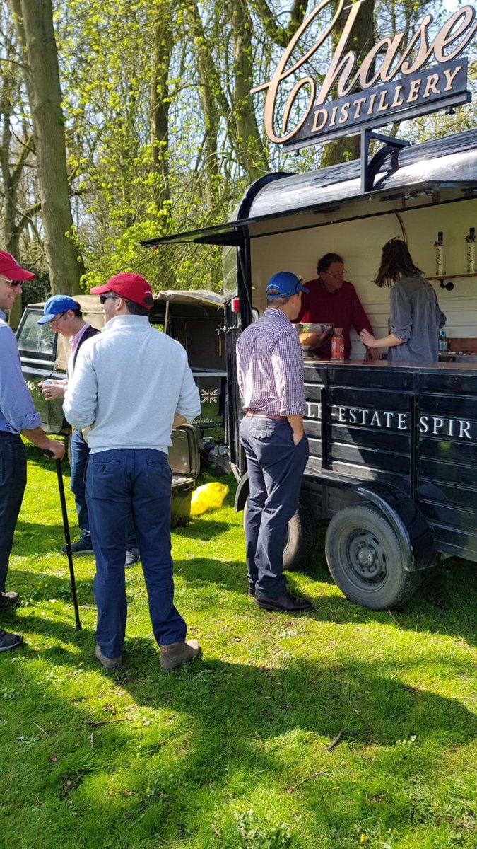 ZeusEventsUK's tweet photo. Drinks &amp; nibbles are served thanks to @ChaseDistillery @FieldingsGC @EJChurchill #Zeusshoot 🍸☀️👍🏼🍴 https://t.co/Ib6bWfnJGg