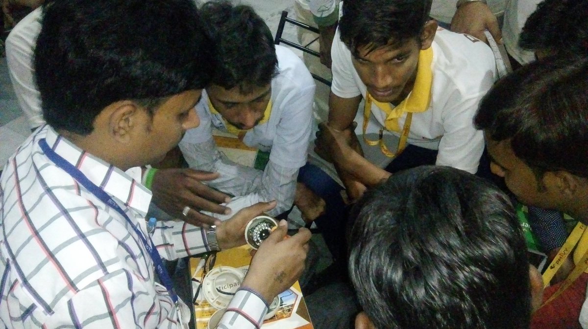 IcteLucknow's tweet photo. Our CCTV Trainer Explaing the Dome Camera Lens of CCTV Installation Technician Students @IcteLucknow @ictelko @PMOIndia @MSDESkillIndia @NSDCINDIA @dpradhanbjp @AnantkumarH @myogiadityanath #Skill4Jobs https://t.co/33WeI6LgFm