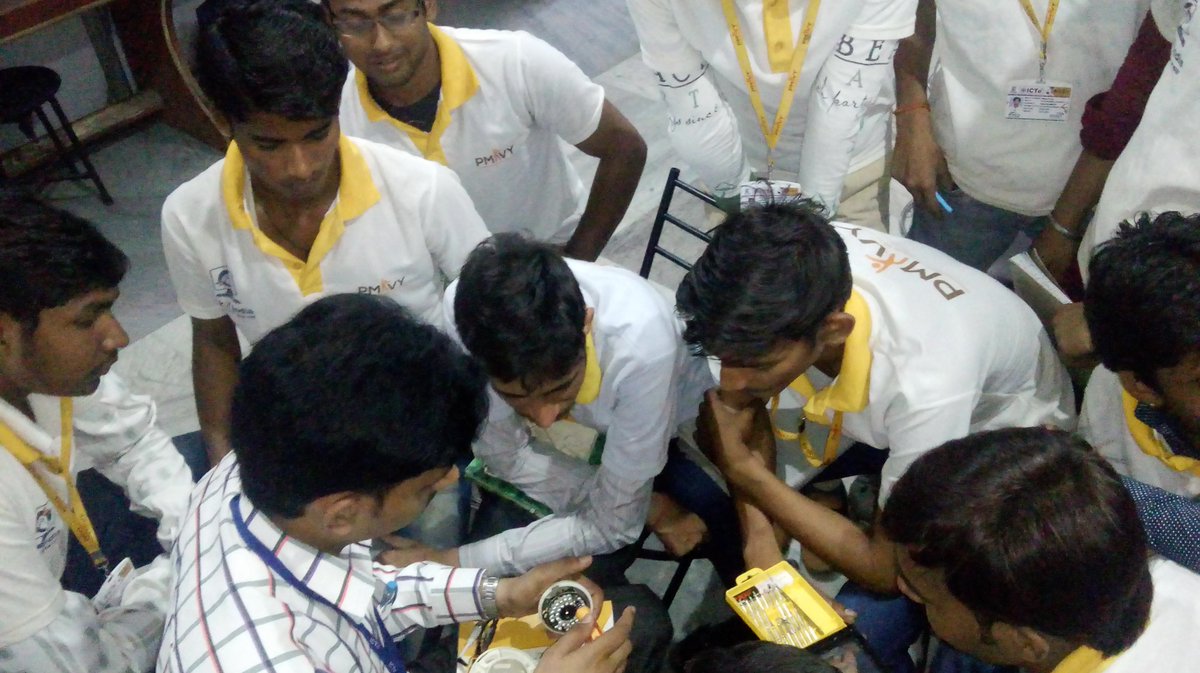 IcteLucknow's tweet photo. Our CCTV Trainer Explaing the Dome Camera Lens of CCTV Installation Technician Students @IcteLucknow @ictelko @PMOIndia @MSDESkillIndia @NSDCINDIA @dpradhanbjp @AnantkumarH @myogiadityanath #Skill4Jobs https://t.co/33WeI6LgFm
