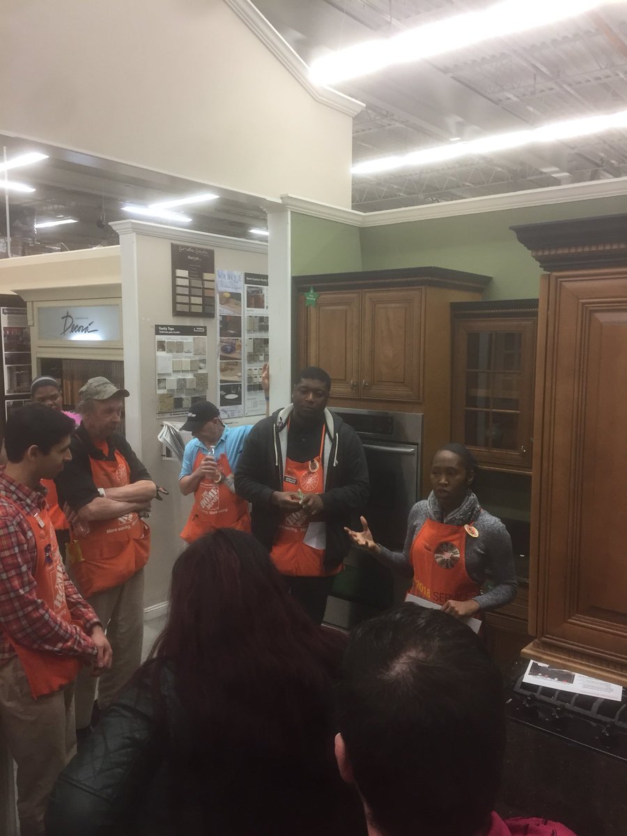 Wow!  Now we have the Great DSM Melinda and SASM Ken training 4181 associates on the amazing benefits of getting reface LEADS!! Thanks to4181#@BrianMaccroryHD#@MelindaCounts#@MarkAHomedepot #@larryhoerner