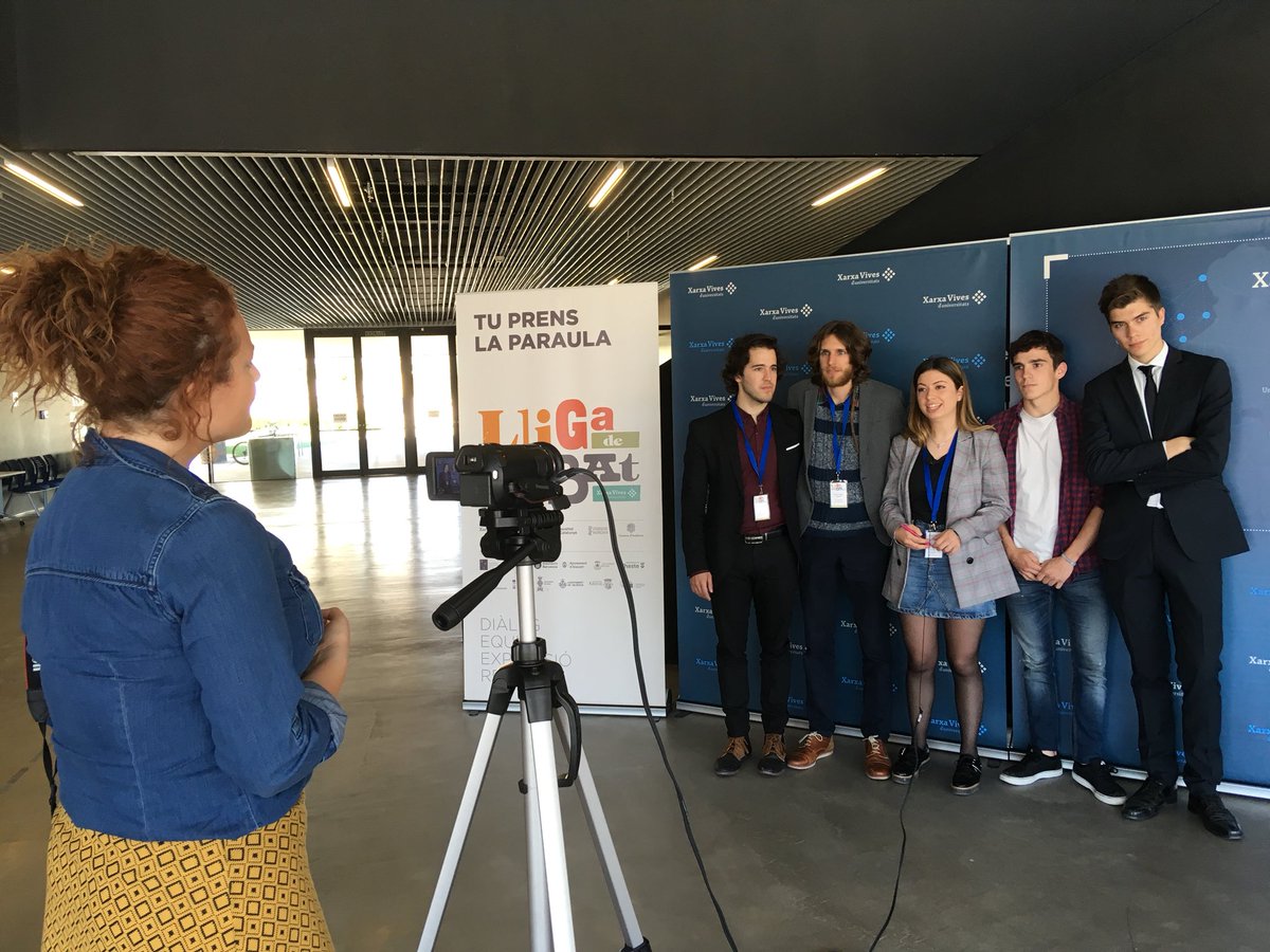 AndreuSenti's tweet photo. Quin debat! Passe el que passe: ha sigut brillant. Mireu-lo @UV_EG (@SediUV) contra @UPFBarcelona #lligadedebat I ara entrevista de la @xarxavives https://t.co/8xZEBxpgWe