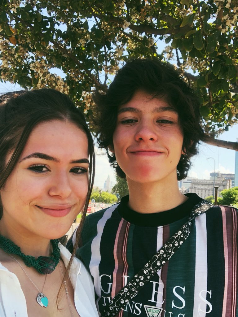 maisa's tweet photo. 5 mesineoss com essa coisa fofa @n_arashiro muy latinosss 🇦🇷🇺🇾 sdd dessa trip https://t.co/V49ZMT9rkc