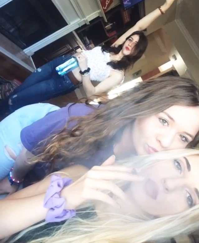 _keewlaid's tweet photo. HAPPY BIRTHDAY to my aries lovaa❤️ thank you so much for always being the best friend you could possibly be! we have stuck by each others side through alot of crazy ass shit and i can gladly say my home will always be a place for you to also call home. i love you soo so much(: https://t.co/qoEP45j4Ba