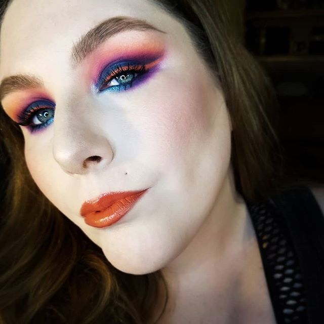 AnnaBankester's tweet photo. Get the Look | Retro Futurism - Vaporwave/Cyberpunk makeup tutorial featuring @hudabeauty Electric Obsessions .
.
.
.
.
#hudabeauty #beauty #beautyblog #bblogger #vaporwave #cyberpunk #makeuplook #makeuplove #makeupbyme #makeupart #makeuplovers #makeupli… https://t.co/6LNMjrxoMw https://t.co/WYzBwg7pjD