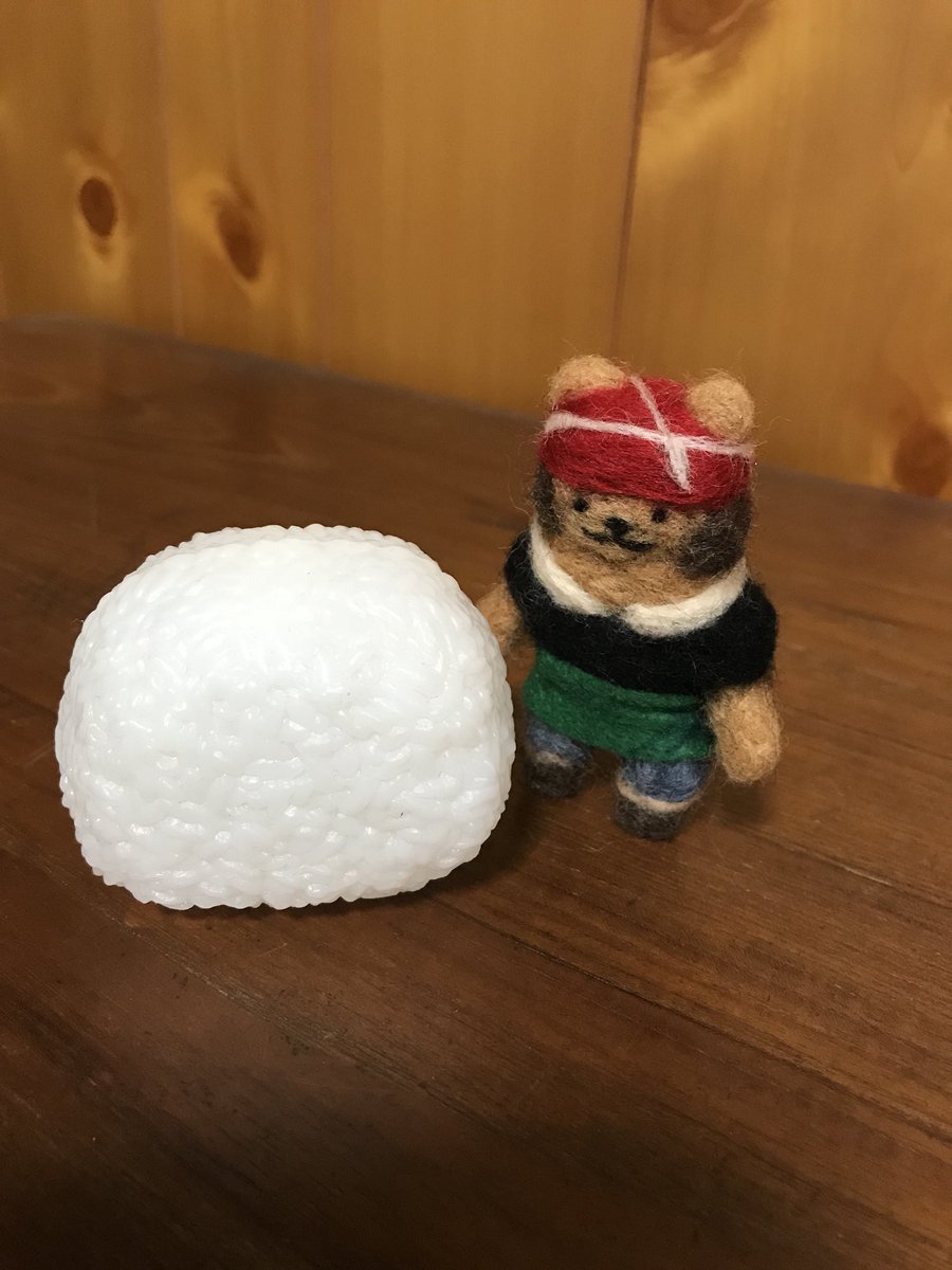 とろもち おにぎりポーチで思い出した その昔 千と千尋の神隠しのdvd買った時特典に付いていたハクの握ったおにぎり ケースなるものがありました パッカーンて開く妙にリアルなおにぎりであった