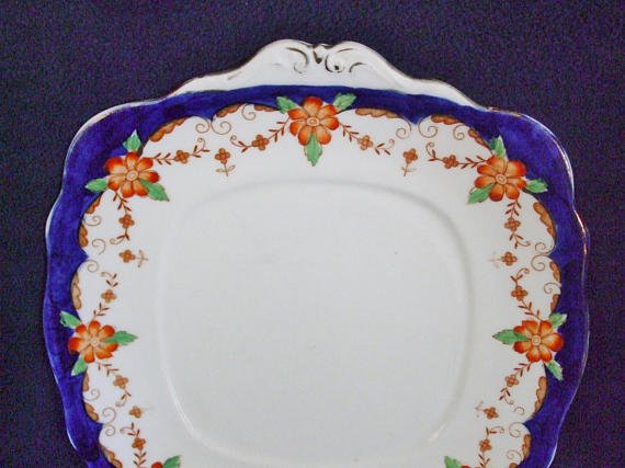 VoltInuOfflclal's tweet photo. Vintage Shore & Coggins S & C Bell China Cake Sandwich Plate Cobalt Trim #Vintage #30ies #BellChina #etsy #gotvintage #shabbychic #dining #living #home #Britainiana #Decor #vintagehome #Ebay #Collectibles #Collectables #Porcelain #Gfts #Giftideas #Gifti https://t.co/eUfp2xRIwx https://t.co/wtWVsyMhFQ