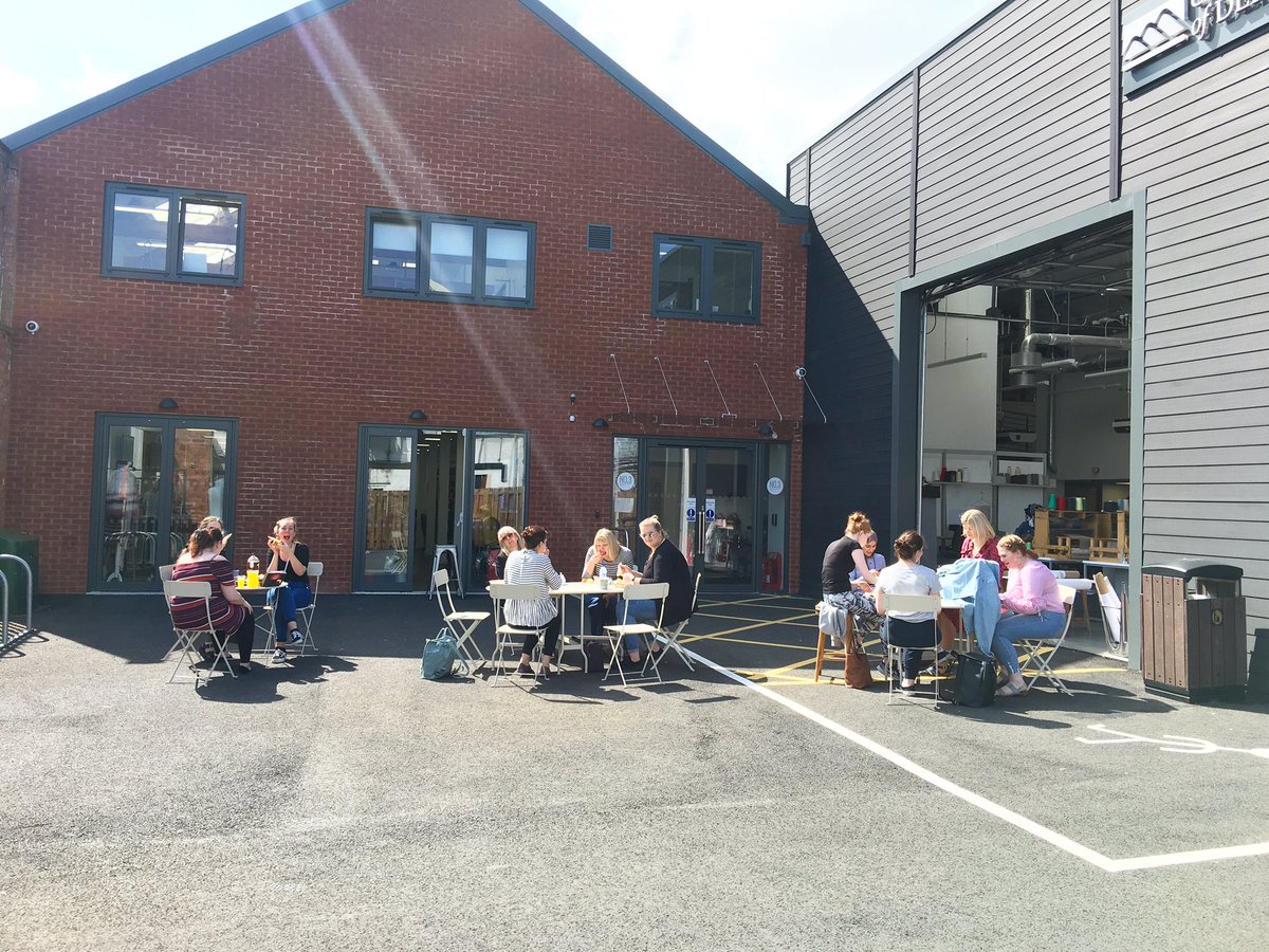 Loving this sun today 🌞 here in fashion &amp; textiles  #derbyuniversity #derbyuni #textiles #textiledesign #knit #print #weave #derbyshire #top3uk <a href="/DerbyUniArts/">University of Derby School of Arts</a> <a href="/fashionderby/">fashion@derby</a>