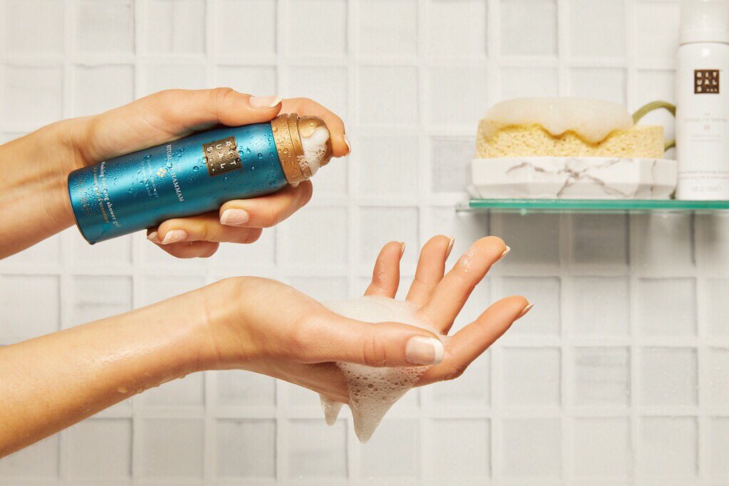 GLOSSYBOX_US's tweet photo. Start each day with a dose of happy! ☀️@Rituals gel-to-foam body wash with natural essences that cultivate feelings of peace and positivity. 💁🏽‍♀️Now in our April box. Scents will vary #GLOSSYFit #GLOSSYBOX #GLOSSYBOXUS https://t.co/MxuerGzhq9