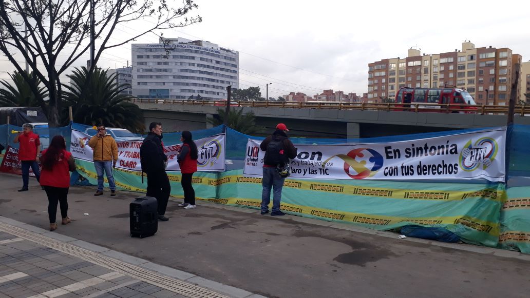 UTRACLAROvalle's tweet photo. Hoy protesta a nivel nacional contra abusos y atropellos de @ClaroColombia. Solicitamos presencia de @MintrabajoCol https://t.co/f9WzWBNjkE