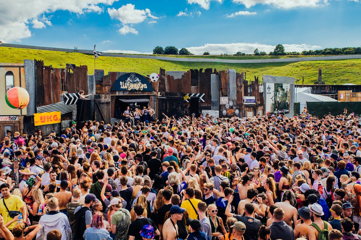 BoomtownFair's tweet image. When the sun is out, the sound system is pumping and you discover one of the countless street parties across the city... that pure energy of ​​a 1000 smiles!
