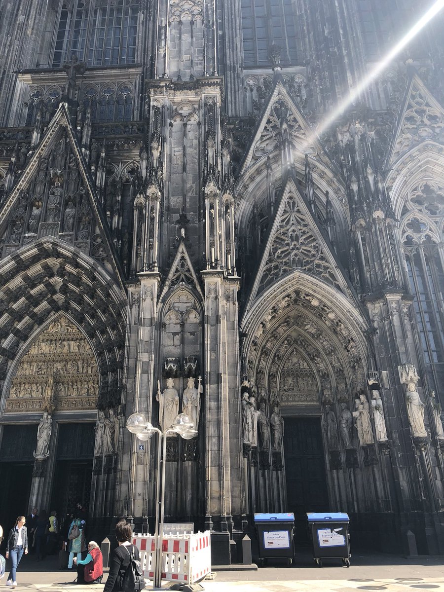 chrhof's tweet photo. #koeln man achte auf die Details 😂🤪 #altpapiertonne #dom https://t.co/IyJMGuLMS8