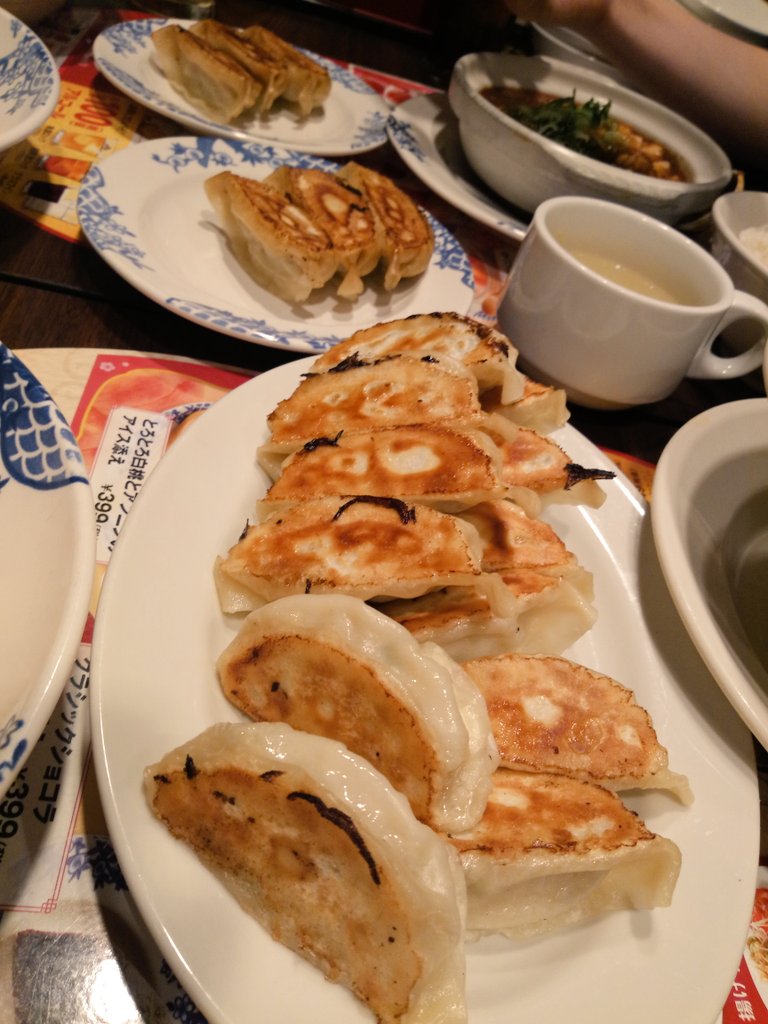 niftyhikari_X's tweet photo. ニフティ中の人会!
バーミヤン @bamiyan_CP さんで、餃子パーティー(≧∇≦)
ニフティ不動産さん @niftymyhome から餃子を献上されています。
ニフティ温泉 @niftyonsen 、ニフティアルバイト @nifty_arbeit さんも一緒でした😋😋😋
#ZenFoneMaxPlusM1 で撮影 https://t.co/1W5zXp5h2g
