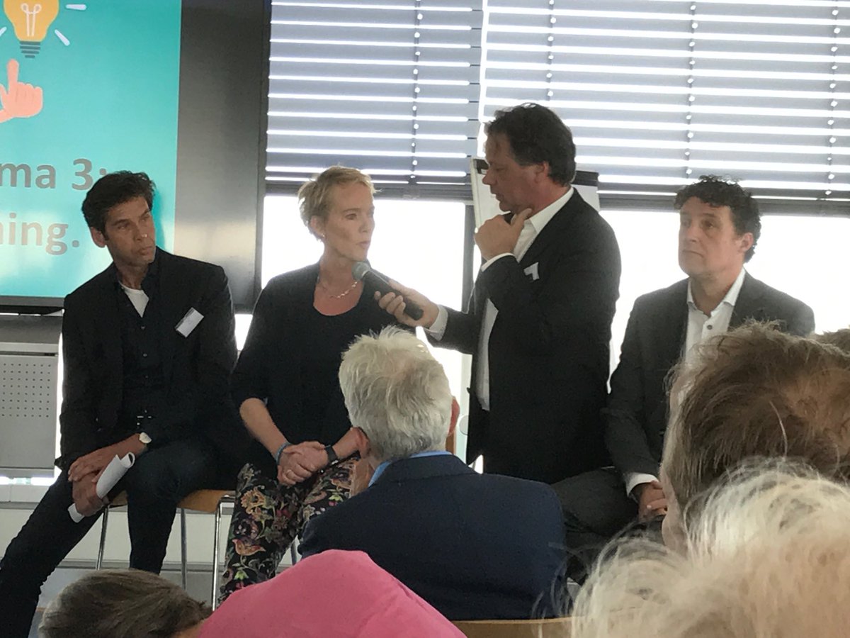 EBruinsSlot's tweet photo. Woningmarkt conferentie, Sigrid Hoekstra WoonFriesland: voor verduurzaming zijn maatregelen nodig die niet na vier jaar weer worden afgeschaft. Te beginnen met de verhuurdersheffing! https://t.co/6N5PmZitga