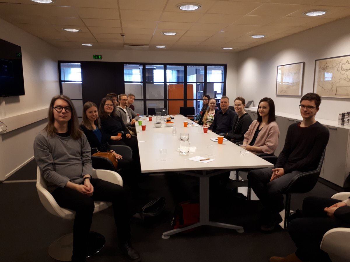 Ryhmä Helsingin yliopiston kääntäjäopiskelijoita vieraili tänään Semantixilla. Työstään ryhmälle kertoi edustajia myynnistä, projektinhallinnasta, käännösteknologiasta, vendor-tiimistä, tulkkauksesta sekä inhouse-käännöstiimistä. #kääntäminen #tulkkaus #monikielinen #viestintä