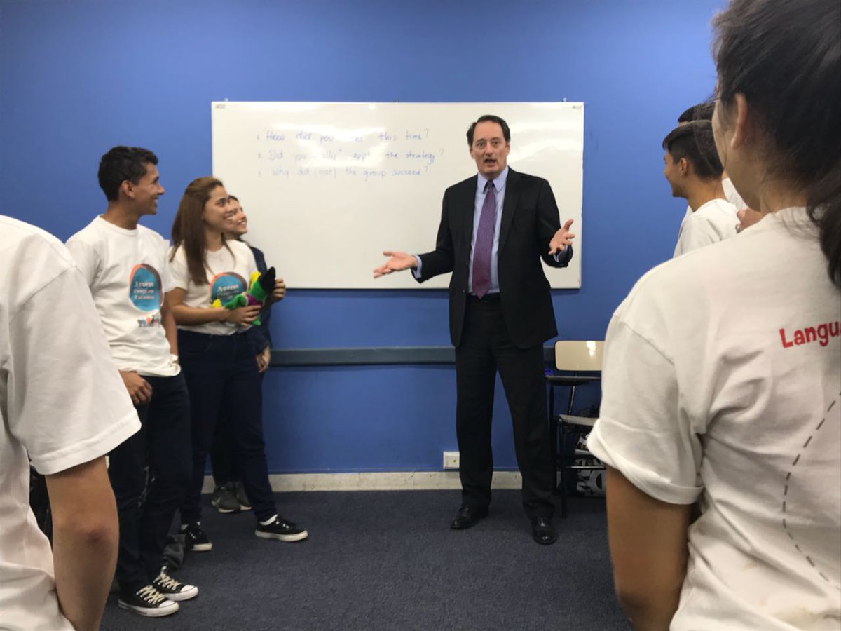 USAmbPY's tweet image. Pude compartir con becarios del Programa Access, jóvenes entre 14 a 17 años. Las Becas Access además de clases de inglés ofrecen una base de conocimientos a través de actividades extracurriculares de desarrollo personal, liderazgo e intercambio cultural #GoAccess 👏🏽