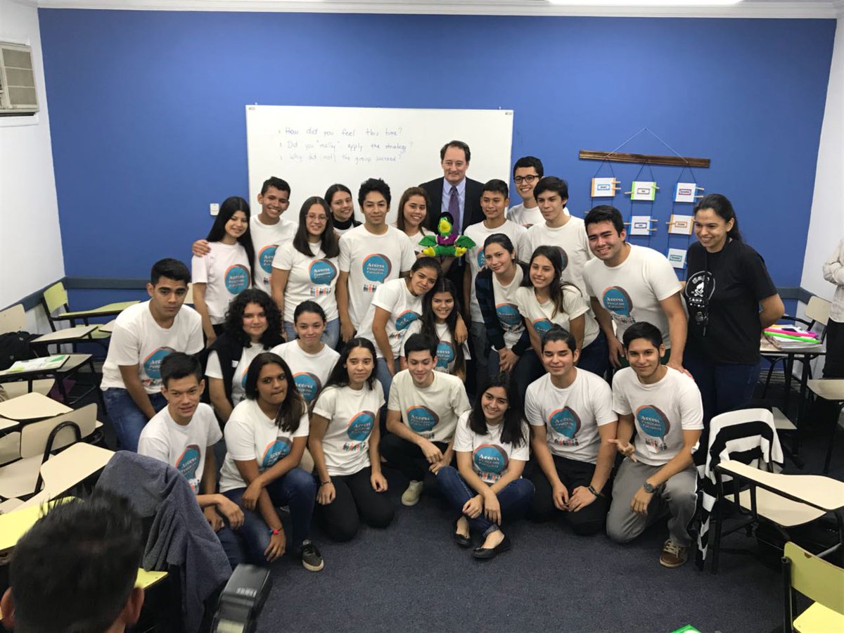 USAmbPY's tweet image. Pude compartir con becarios del Programa Access, jóvenes entre 14 a 17 años. Las Becas Access además de clases de inglés ofrecen una base de conocimientos a través de actividades extracurriculares de desarrollo personal, liderazgo e intercambio cultural #GoAccess 👏🏽