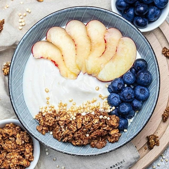 vegsage's tweet photo. Reposting @sideviewmagazine: - via @Crowdfire 
Very delish #breakfastbowl by @ninasveganjourney🤤It contains soy joghurt 🍥 fruit 🍑🍇 and selfmade almond-chia-granola 💛
.@breakfast_inspo
#breakfastinspiration #healthybreakfast #veganfood #nomnom #eathealthy #onthetable https://t.co/hTl2ZWIW7Y