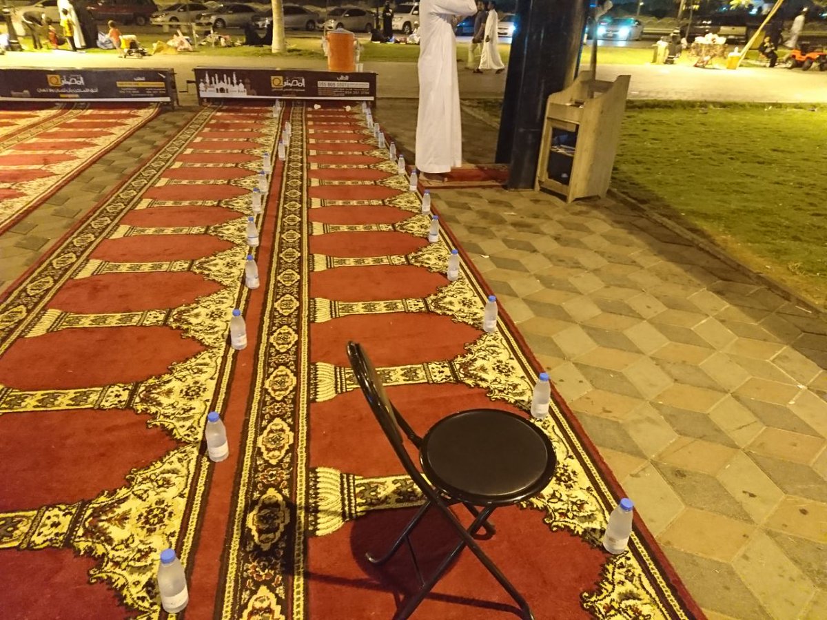 masjedbasif's tweet photo. ✨ ضمن البرامج التطوعية✨

تهيئة المصلى المتنقل في أحد الأحياء المجاورة🕌

وتوزيع الماء 💧
  
كتب الله لهم الأجر والثواب 🌷

#مجمع_باسيف 
#خيركم
#سعادتي_في_صلاتي https://t.co/xqBkWckfRL
