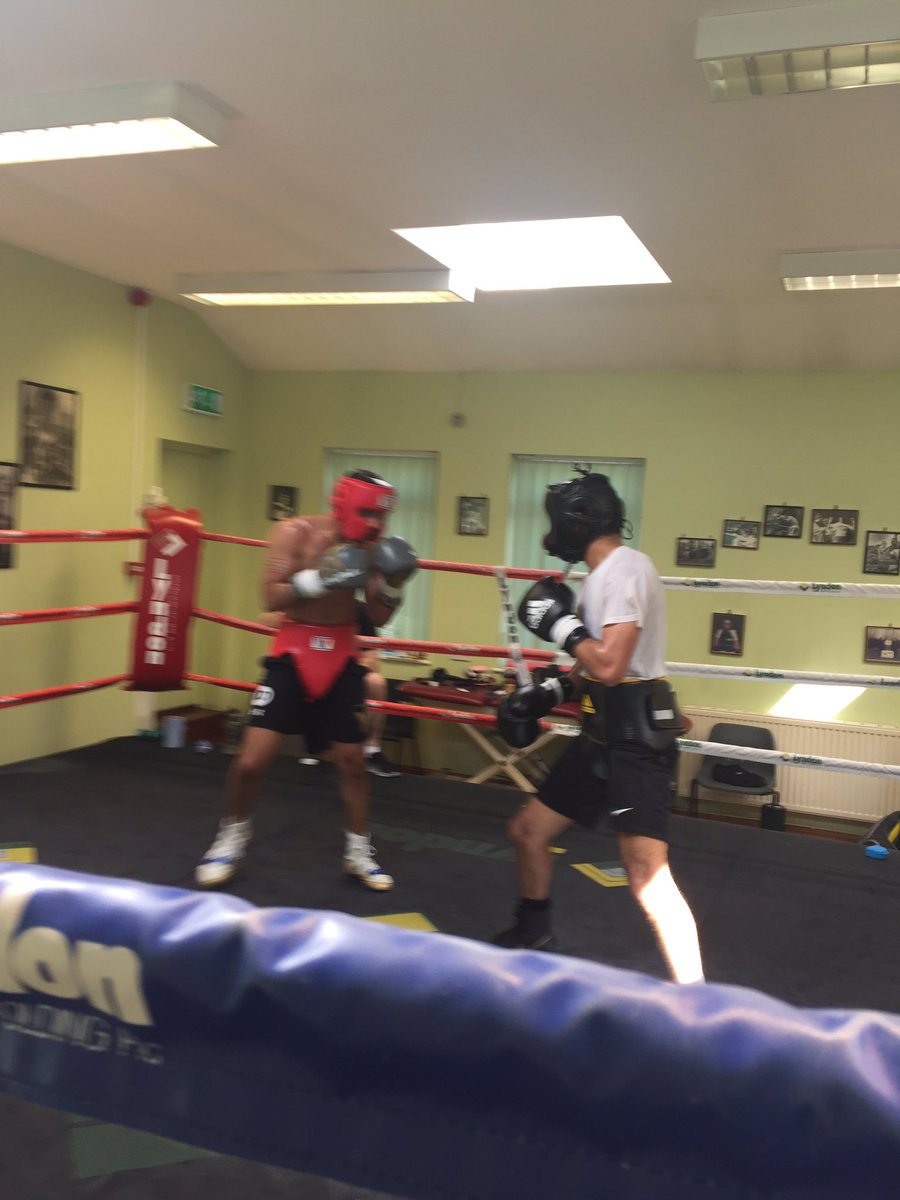 Spencermccracke's tweet photo. Good 8 with WBA champ @iam_yafai @indikler111 working hard for upcoming fights 🥊 https://t.co/MHthwJxfQA