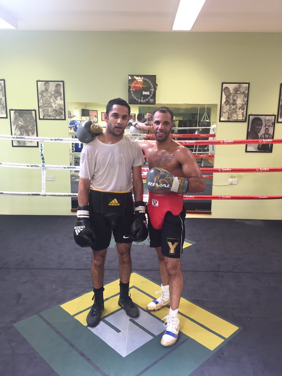 Spencermccracke's tweet photo. Good 8 with WBA champ @iam_yafai @indikler111 working hard for upcoming fights 🥊 https://t.co/MHthwJxfQA