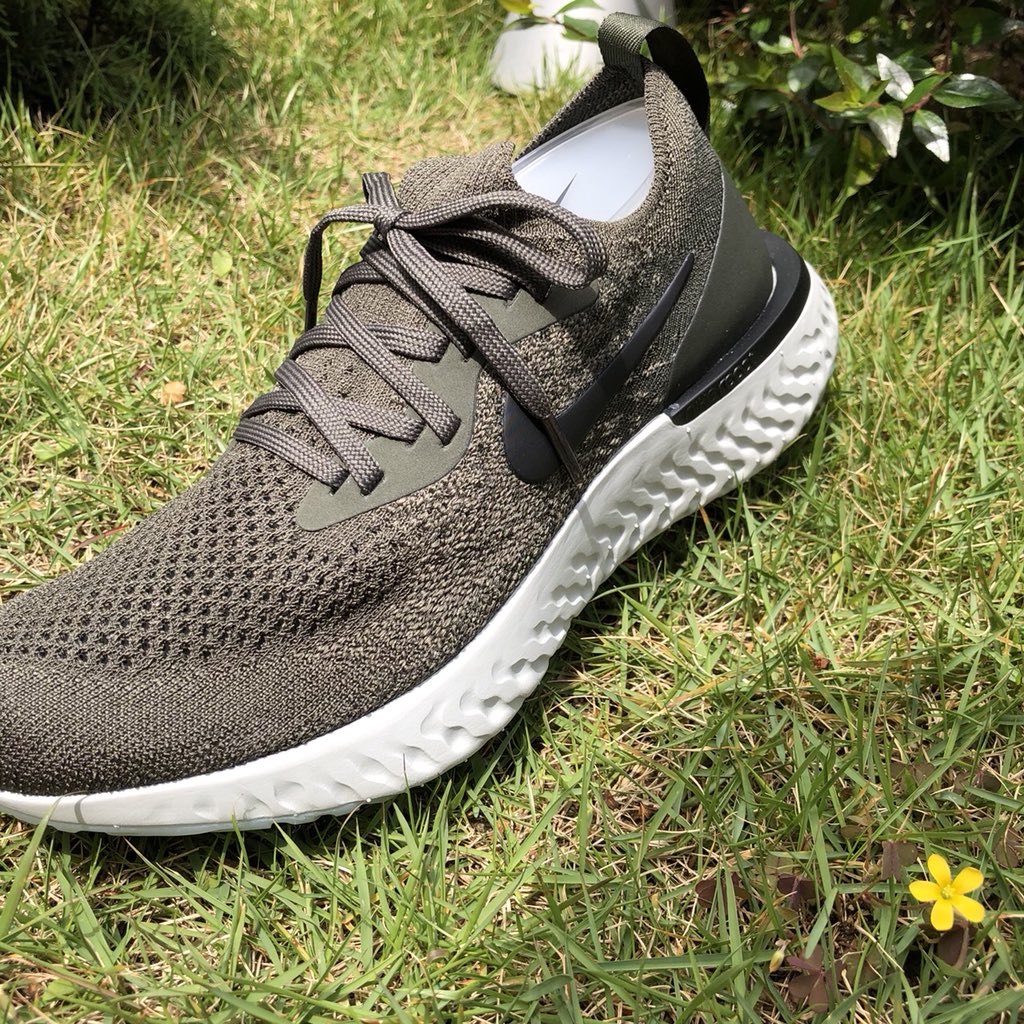 ステップスポーツ大阪店 ナイキエピックリアクトフライニット ついに明日新色発売 メンズ レディース同色 素敵なカラーです 今回もすぐに無くなる予感 おはやめにgetをっ Nike ナイキ ステップスポーツ大阪店 梅田 茶屋町 関西最大