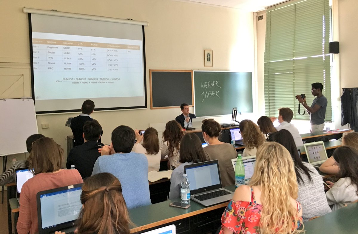 EnjoyYLearning's tweet image. In cattedra al corso di #DCM oggi c’è @DelMontePartner per spiegare ai ragazzi come costruire un percorso di conversione!