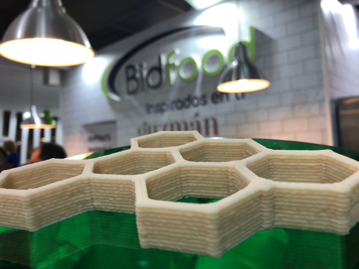 Moodbytes_io's tweet photo. @Moodbytes_tech  con #GuzmanGastronomía - @BidfoodUK PLATO DEL DÍA EN  @AlimentariaBCN: Humus de Judías Volcánicas 3D. https://t.co/AbaXHSw3RW