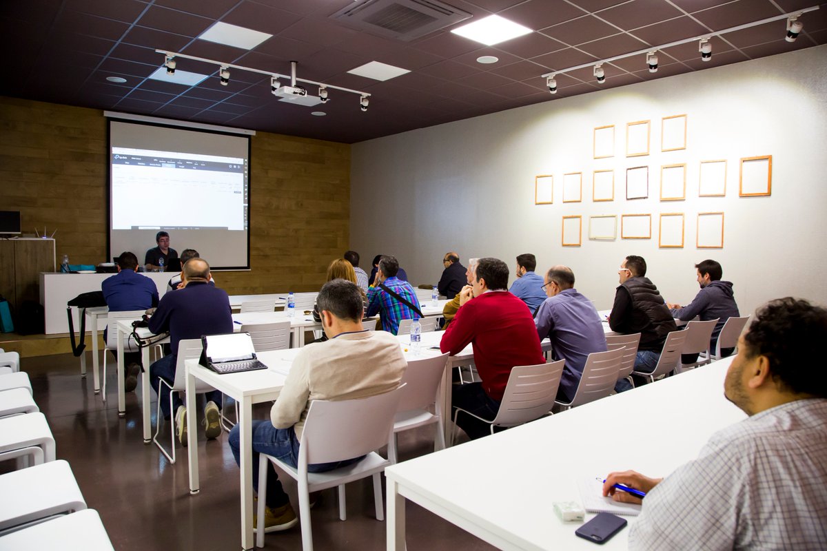 Infortisa's tweet photo. Hoy nuestros clientes han asistido a una formación presencial de @TPLINKIBERIA donde han podido aprender todo lo que pueden ofrecer las soluciones corporativas del fabricante en una sesión dinámica y práctica.

Infórmate de futuros cursos en nuestra web: https://t.co/ziQQfEWSMi. https://t.co/lKneQULPeo
