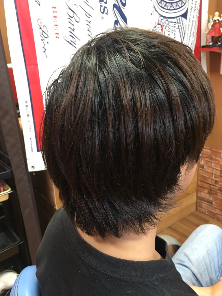 メンズヘアークラブb2 A Twitteren 今日のヘアースタイルpart2 バイトで襟足がヤンキーと言われたのでスッキリ刈り上げ サイドはツーブロックに ビフォーアフター